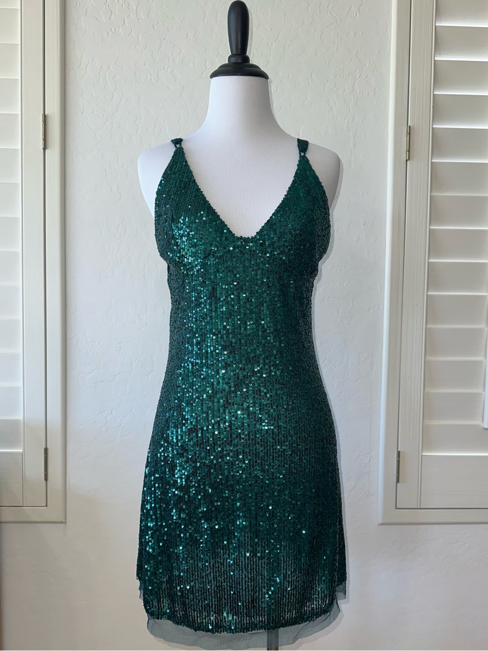 FREE PEOPLE SIZE M~STUNNING SEQUIN GREEN V-NECK MINI PARTY DRESS~EVENING DAY - Picture 2 of 15